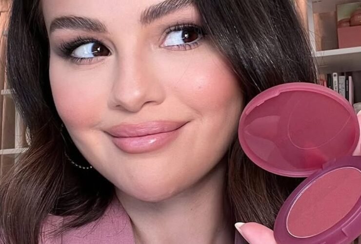 Selena Gomez's "Winter Blush" Manicure Is the Most Romantic Nail Inspo