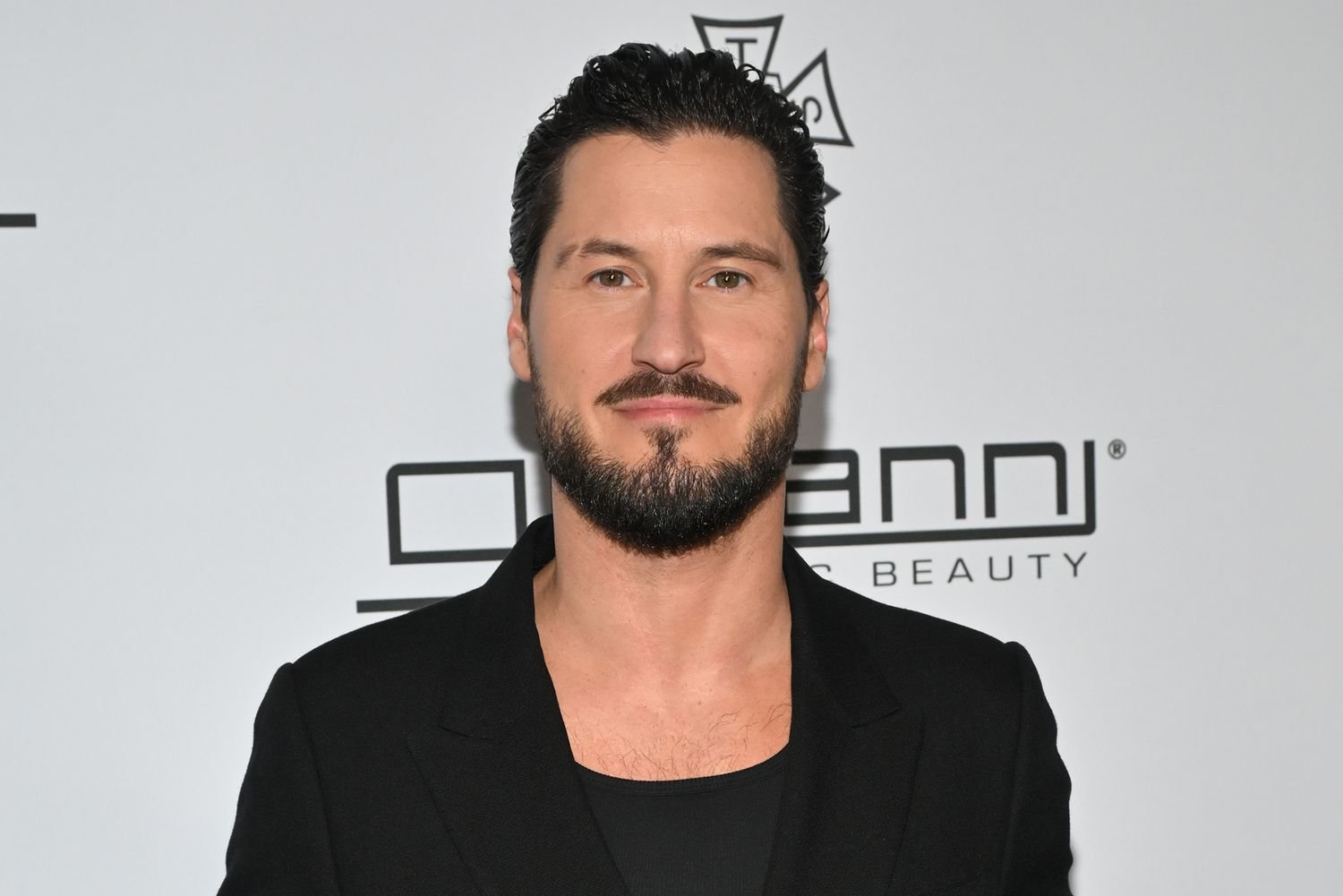 'Dancing With the Stars' pro Val Chmerkovskiy shares kidney stone photo