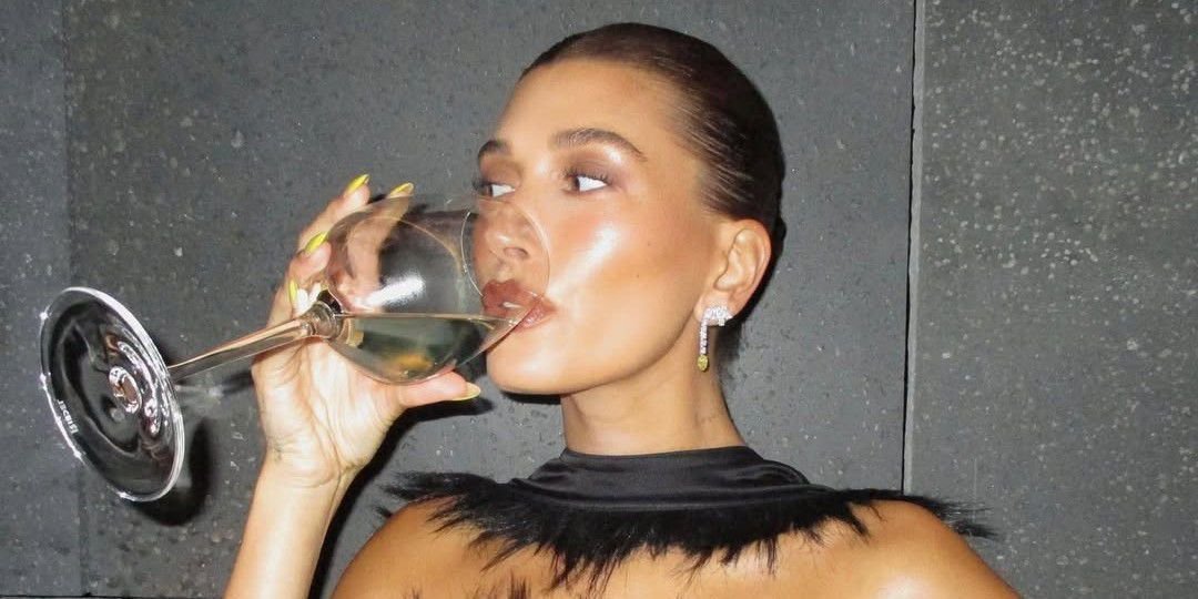 This Dainty Manicure Trend Is the Equivalent of Chardonnay In a Wafer-Thin Glass