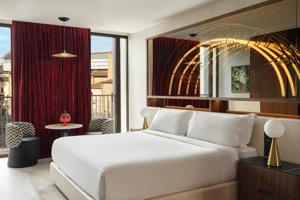 Luxury, Credit Cards, Deals: Hotel Earnings Preview