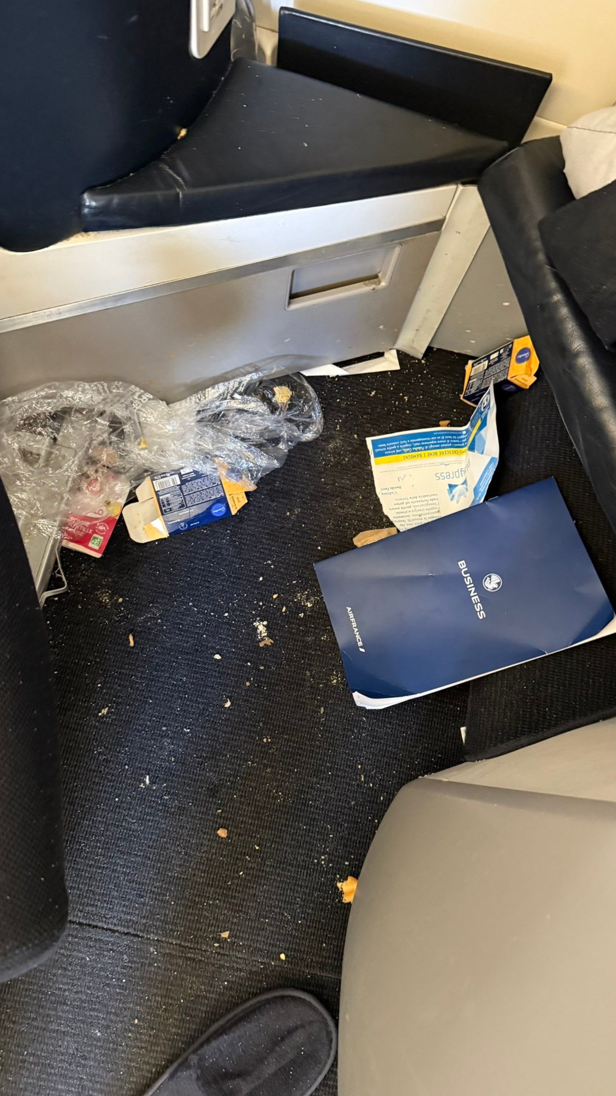 ‘It Looked Like A Crime Scene’: Flight Attendants Shocked By Worst Air France Business Class Passenger Ever [Roundup]