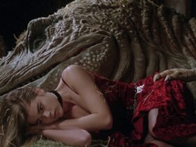 Denise Richards and a dinosaur in Tammy and the T-Rex