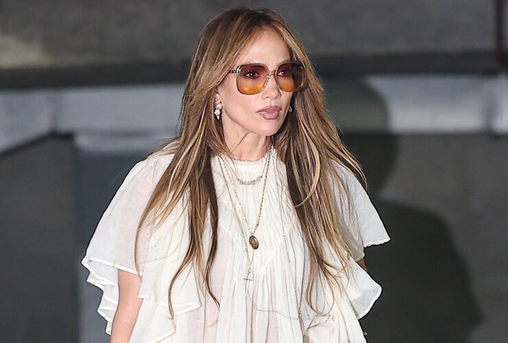 Jennifer Lopez Sports Stylish Outfit on Her Way to a Business Meeting in Los Angeles | Jennifer Lopez | Just Jared: Celebrity News and Gossip