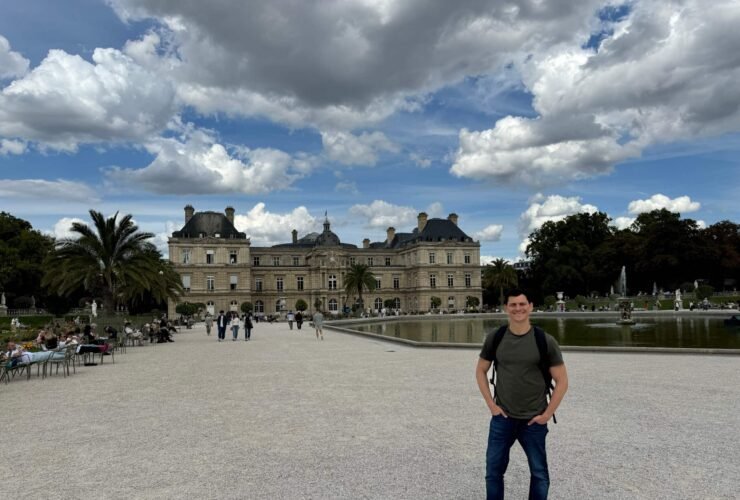 nomadic matt in front of the luxembourg gardens