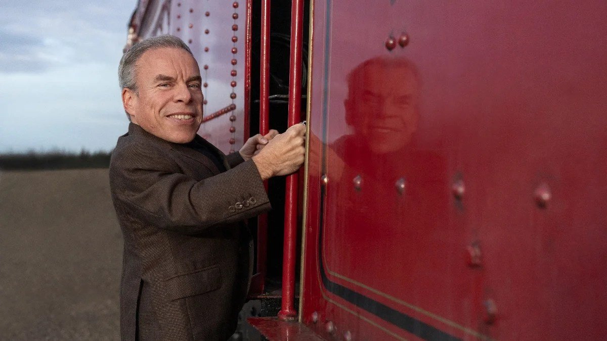 Warwick Davis to Reprise Role as Professor Flitwick in HBO 'Harry Potter' Series