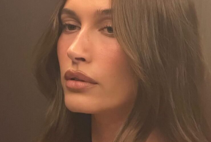 Hailey Bieber Traded Glazed Nails for the "Ultimate Fall Manicure"