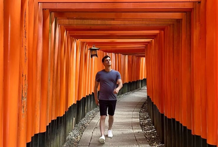 A Better Way to Stay Connected When You Travel