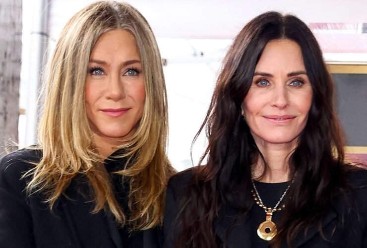 Courteney Cox celebrates 'Friends' costar Jennifer Aniston's past role